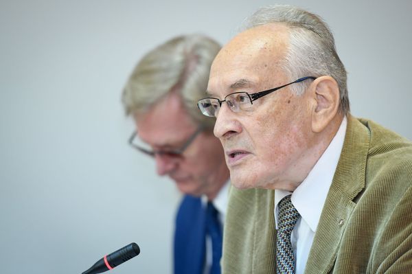 Олжас Сулейменов: надо вместе хранить и передавать память о Великой Победе - Sputnik Азербайджан
