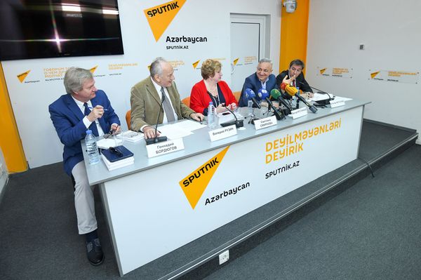 Пресс-конференция о перспективах диалога в рамках обсуждений, связанных с Днем Победы в Мультимедийном пресс-центре Sputnik Азербайджан - Sputnik Азербайджан