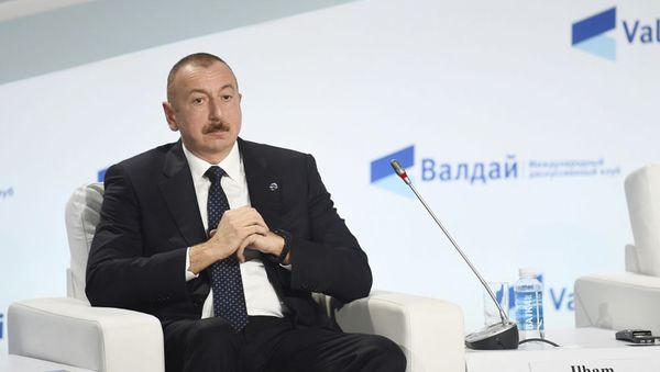  Prezident İlham Əliyev Soçidə “Valday” Beynəlxalq Diskussiya Klubunun XVI illik iclasının plenar sessiyasında - Sputnik Азербайджан
