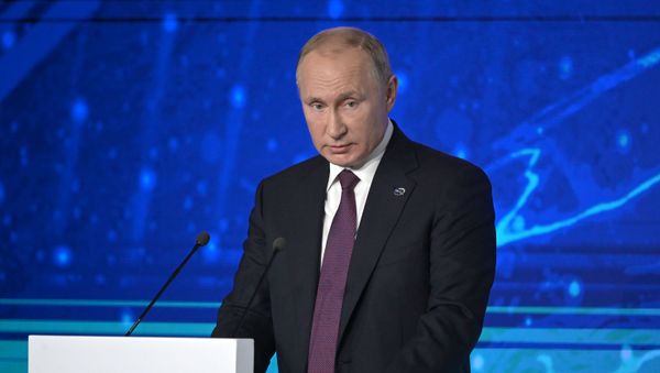 Президент РФ Владимир Путин выступает на пленарной сессии XVI заседания Международного дискуссионного клуба Валдай - Sputnik Азербайджан