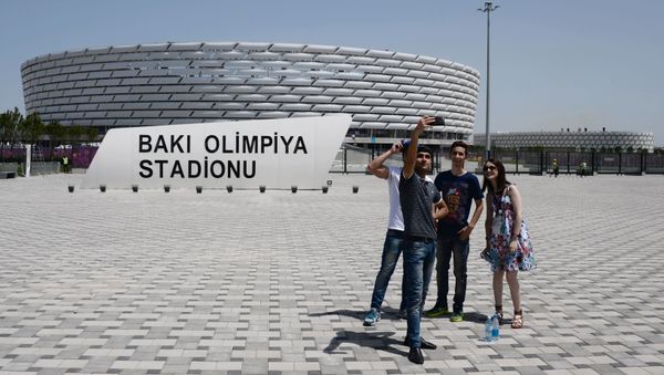 Bakı Olimpiya Stadionunun qarşısı - Sputnik Азербайджан