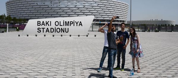 Bakı Olimpiya Stadionunun qarşısı - Sputnik Азербайджан