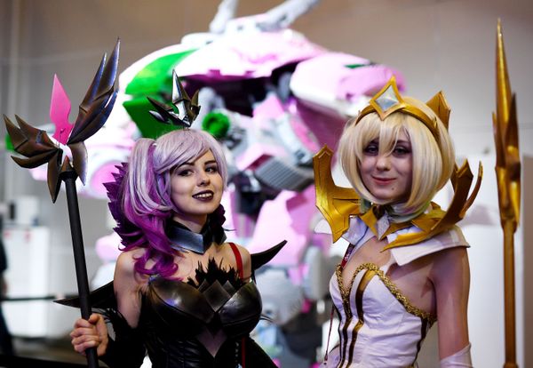 Участницы выставки ИгроМир 2019 и фестиваля Comic Con Russia 2019 в Международном выставочном центре Крокус Экспо в Москве - Sputnik Азербайджан