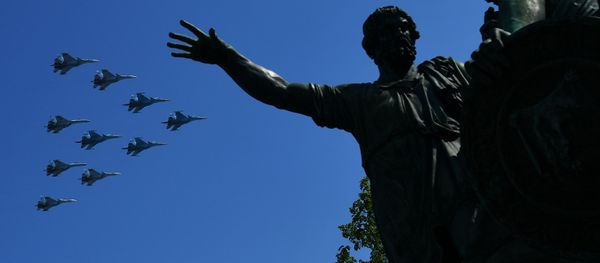 Строй тактическое крыло из истребителей Су-30СМ, Су-35С и бомбардировщиков Су-34, архивное фото - Sputnik Азербайджан