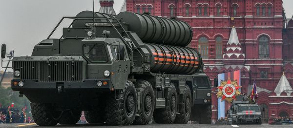 Транспортно-пусковая установка зенитного ракетного комплекса С-400 Триумф на военном параде на Красной площади, фото из архива - Sputnik Азербайджан