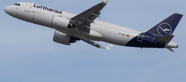 Аэробус Lufthansa A320, фото из архива - Sputnik Азербайджан