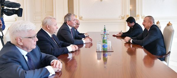 Президент Ильхам Алиев принял российскую делегацию - Sputnik Азербайджан
