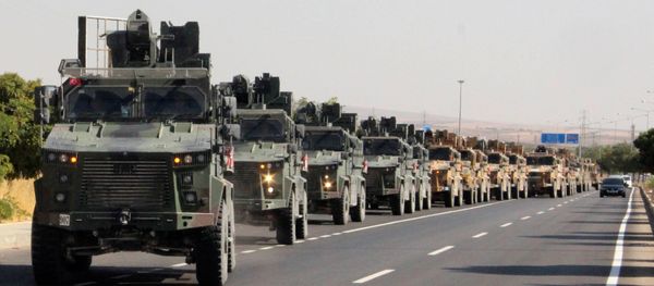 Türkiyə-Suriya sərhədi yaxınlığında yerləşən Kilisdə Türkiyənin hərbi konvoyu - Sputnik Азербайджан