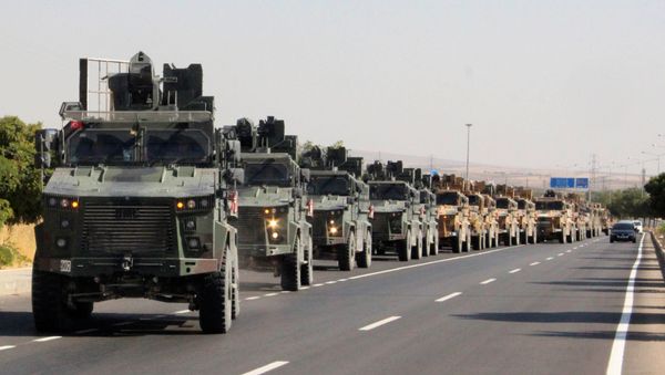 Türkiyə-Suriya sərhədi yaxınlığında yerləşən Kilisdə Türkiyənin hərbi konvoyu - Sputnik Азербайджан