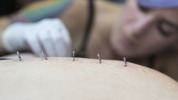 Pirsinq prosesi, arxiv şəkli - Sputnik Азербайджан