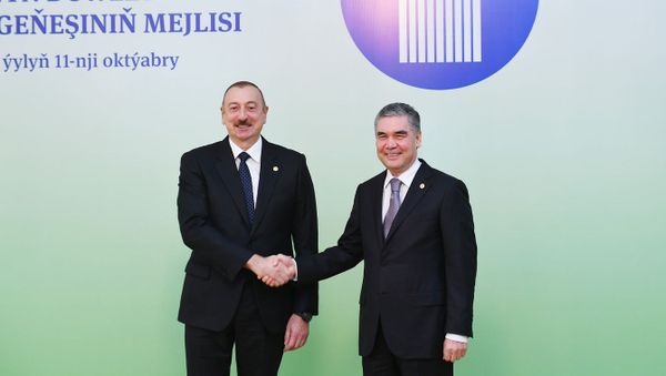 Встреча Президента Азербайджанской Республики Ильхама Алиева и Президента Туркменистана Гурбангулы Бердымухамедова - Sputnik Азербайджан