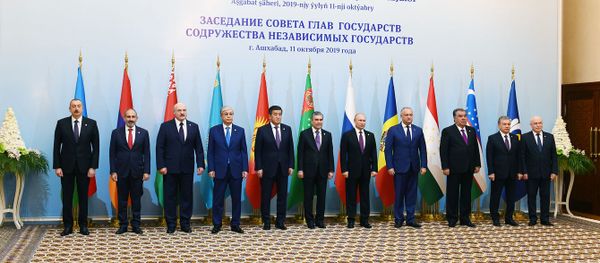 İlham Əliyev Aşqabadda MDB Dövlət Başçıları Şurasının məhdud tərkibdə iclasında iştirak edib İlham Əliyev Aşqabadda MDB Dövlət Başçıları Şurasının məhdud tərkibdə iclasında iştirak edib - Sputnik Азербайджан