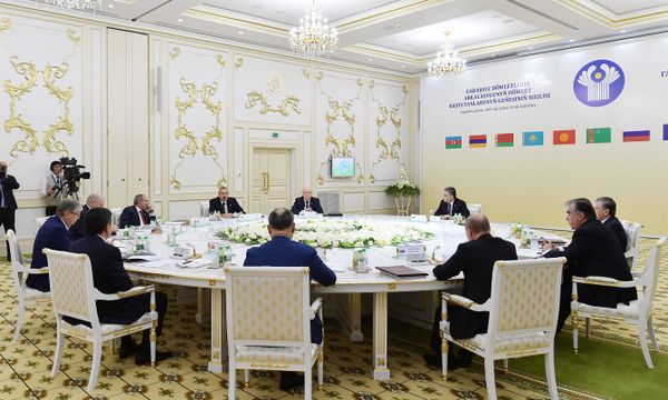 Ильхам Алиев: Азербайджан внес достойный вклад в победу над фашизмом - Sputnik Азербайджан
