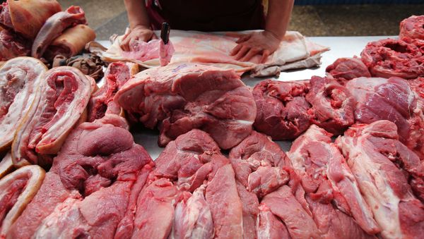 Продажа мяса на продовольственном рынке, фото из архива - Sputnik Азербайджан