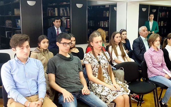 В Баку состоялось заседание Попечительского совета Программы «Стипендия мэра Москвы» в Азербайджане - Sputnik Азербайджан