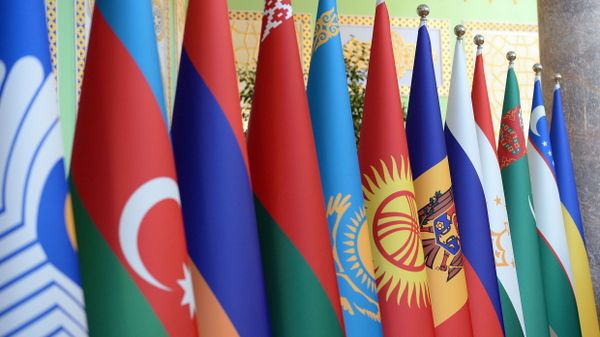 Эмблема и флаги участников Содружества Независимых Государств - Sputnik Азербайджан