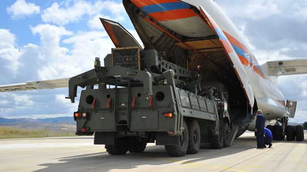 S-400 zenit raket komplekslərinin Türkiyəyə tədarükü, arxiv şəkli - Sputnik Азербайджан
