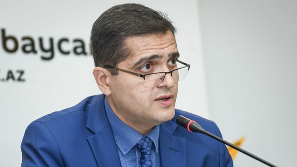 Руководитель аналитического центра Атлас Эльхан Шахиноглу - Sputnik Азербайджан