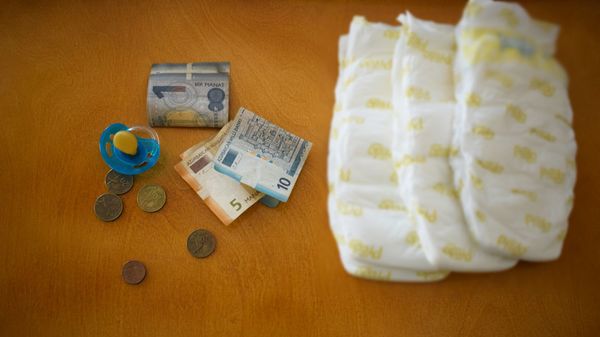Пустышка, манаты, подгузники, фото из архива - Sputnik Азербайджан
