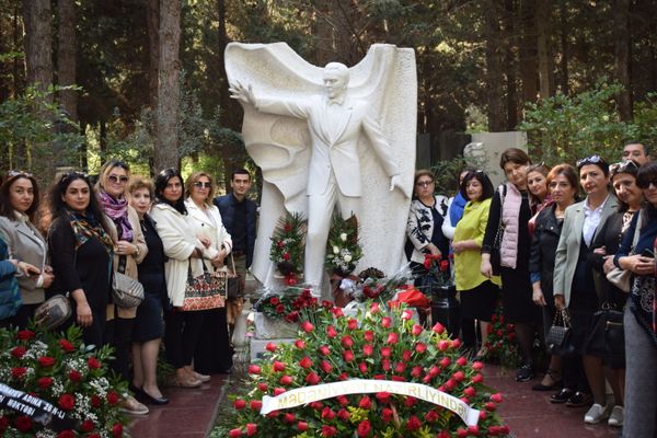 Единственный и неповторимый: россиянки прилетели в Баку ради Муслима Магомаева - Sputnik Азербайджан