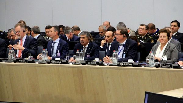 Закир Гасанов на заседании НАТО в Брюсселе - Sputnik Азербайджан