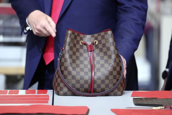 Президент США Дональд Трамп с сумкой Louis Vuitton - Sputnik Азербайджан