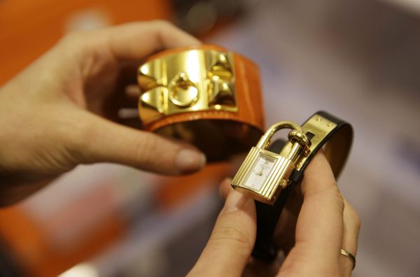 Браслет и часы Hermes - Sputnik Азербайджан