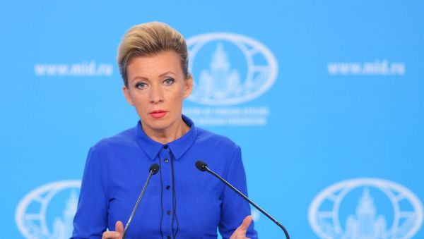 Официальный представитель Министерства иностранных дел России Мария Захарова во время брифинга в Москве - Sputnik Азербайджан