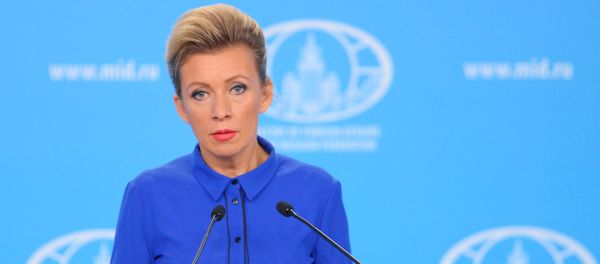 Официальный представитель Министерства иностранных дел России Мария Захарова во время брифинга в Москве - Sputnik Азербайджан