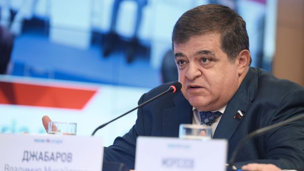 Первый заместитель председателя комитета Совета Федерации РФ по международным делам Владимир Джабаров - Sputnik Азербайджан