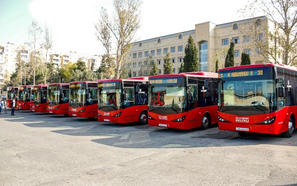 В Баку привезены новые автобусы, отвечающие нормам экологического стандарта Евро-5 - Sputnik Азербайджан