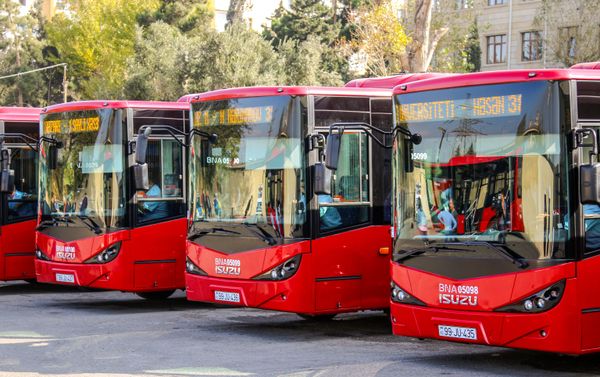 В Баку привезены новые автобусы, отвечающие нормам экологического стандарта Евро-5 - Sputnik Азербайджан