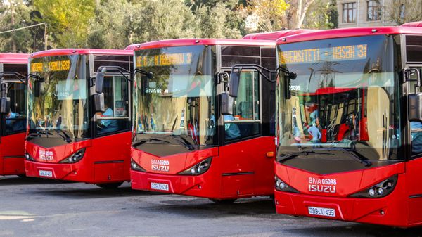 Bakıya gətirilən yeni “İsuzu Citibus” markalı avtobuslar - Sputnik Азербайджан