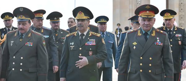 Министры обороны стран Содружества Независимых Государств на Аллее шехидов в Баку - Sputnik Азербайджан