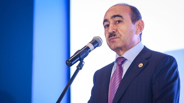 Prezident Administrasiyasının İctimai-siyasi şöbəsinin müdiri Əli Həsənov Bakıda Sürətli Əlaqələndirmə və Layihələri İdaretmə Sisteminin təqdimatında - Sputnik Азербайджан