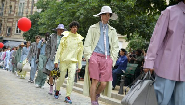 Показ коллекции Louis Vuitton весна-лето 2020 - Sputnik Азербайджан
