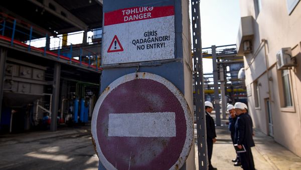Бакинский нефтеперерабатывающий завод имени Гейдара Алиева - Sputnik Азербайджан