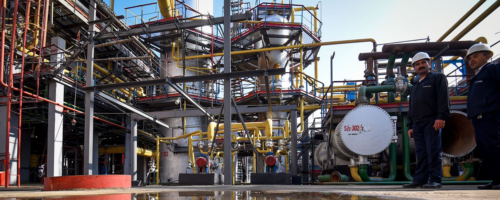 Бакинский нефтеперерабатывающий завод имени Гейдара Алиева - Sputnik Азербайджан, 1920, 29.11.2021