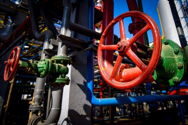 Бакинский нефтеперерабатывающий завод имени Гейдара Алиева - Sputnik Азербайджан