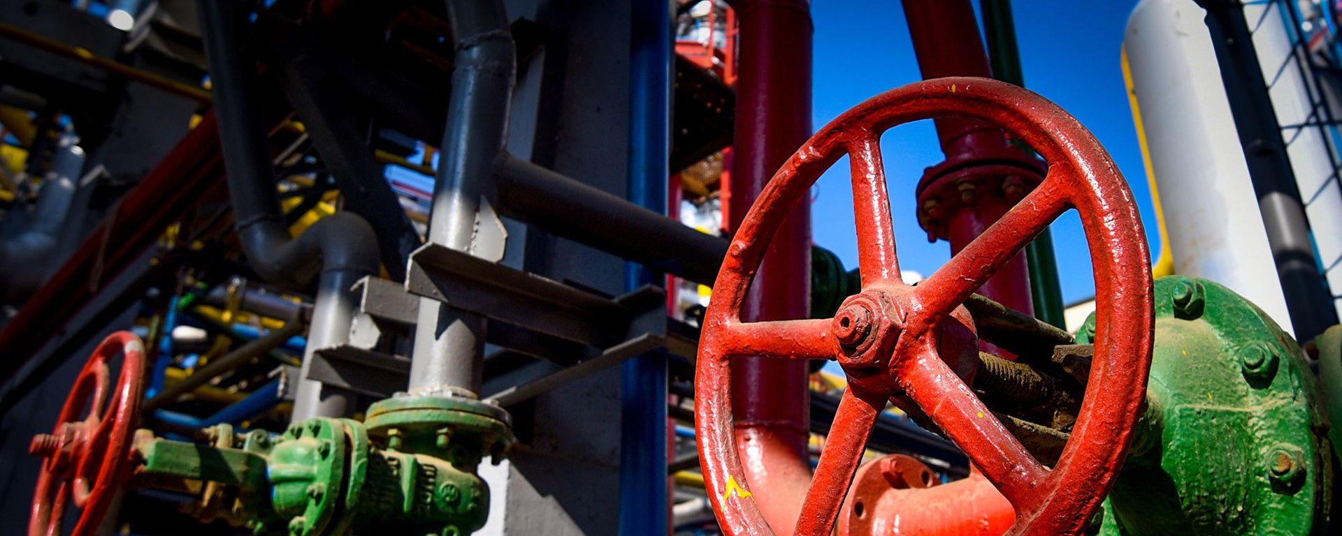 Бакинский нефтеперерабатывающий завод имени Гейдара Алиева - Sputnik Азербайджан, 1920, 13.10.2021