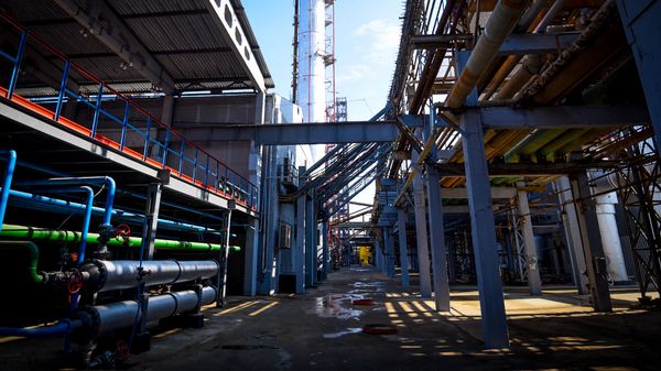 Бакинский нефтеперерабатывающий завод имени Гейдара Алиева - Sputnik Азербайджан