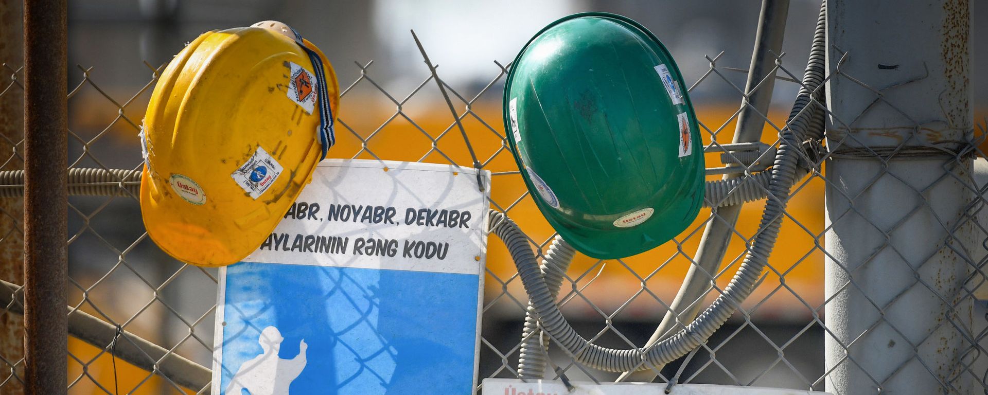 Бакинский нефтеперерабатывающий завод имени Гейдара Алиева - Sputnik Азербайджан, 1920, 29.04.2021