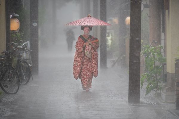 Снимок Pouring down фотографа Patrick Hochner, ставший финалистом конкурса Weather Photographer of the Year 2019 - Sputnik Азербайджан