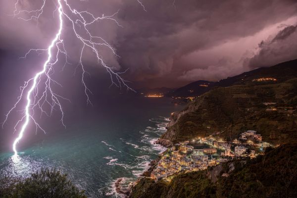 Снимок The Power of Lightning фотографа Elena Salvai, ставший WPotY Public Favourite and first runner-up конкурса Weather Photographer of the Year 2019 - Sputnik Азербайджан
