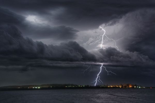 Снимок Spectacular lightning show over Trial Bay фотографа Hugo Begg, ставший YWPotY winner (17 and under) конкурса Weather Photographer of the Year 2019 - Sputnik Азербайджан