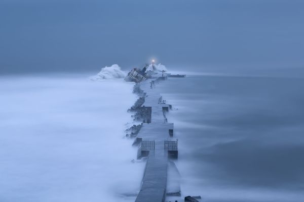 Снимок The ship of stranded  фотографа Peng-Gang Fang, ставший финалистом конкурса Weather Photographer of the Year 2019 - Sputnik Азербайджан