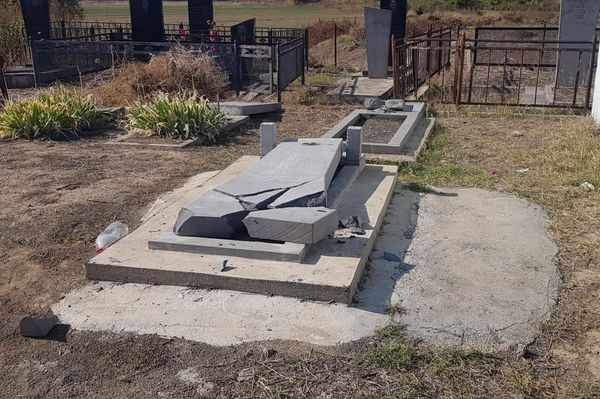 Разрушенные могилы на кладбище в деревне Даштепе Марнеульского района (место компактного проживания азербайджанцев). - Sputnik Азербайджан