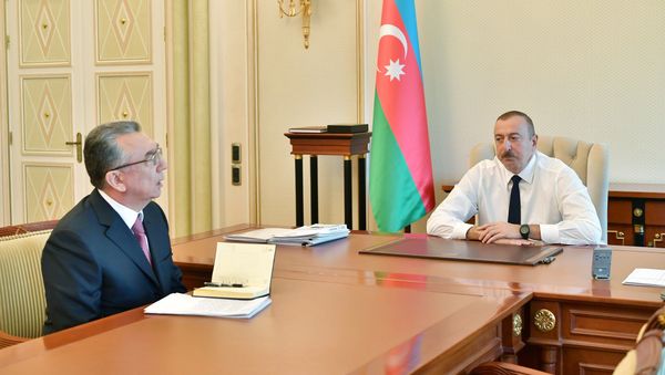 Президент Азербайджана Ильхам Алиев принял главу Исполнительной власти города Баку Эльдара Азизова - Sputnik Азербайджан