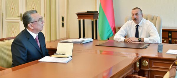 Президент Азербайджана Ильхам Алиев принял главу Исполнительной власти города Баку Эльдара Азизова - Sputnik Азербайджан