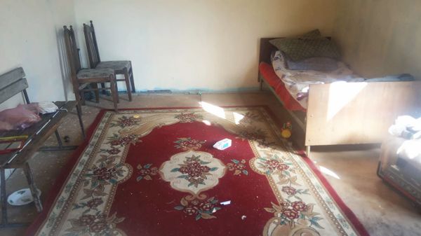 Кладбище лучше, чем дом: больной мальчик прятался от побоев отчима среди могил - Sputnik Азербайджан